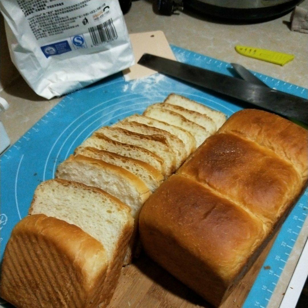鲜奶吐司（老面法）
