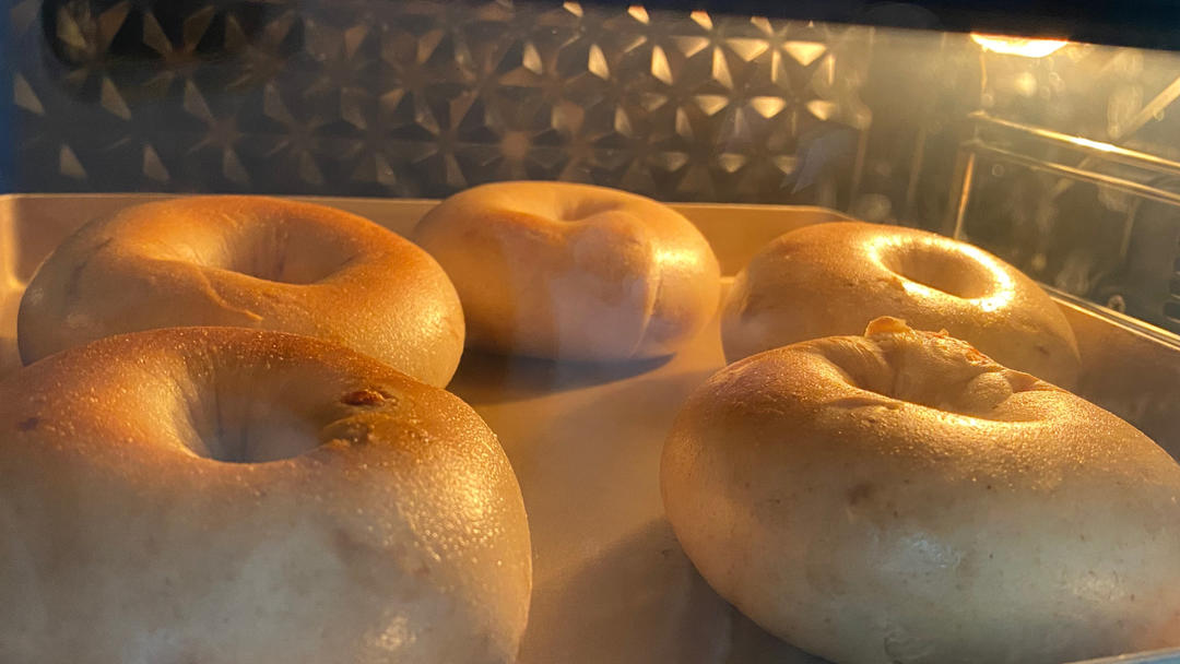 香炸天的洋葱酵液贝果（附视频）