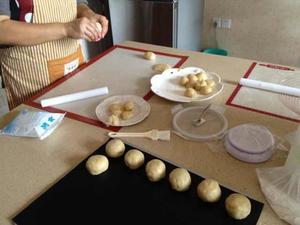 苏式豆沙蛋黄月饼（豆沙蛋黄酥）的做法 步骤1