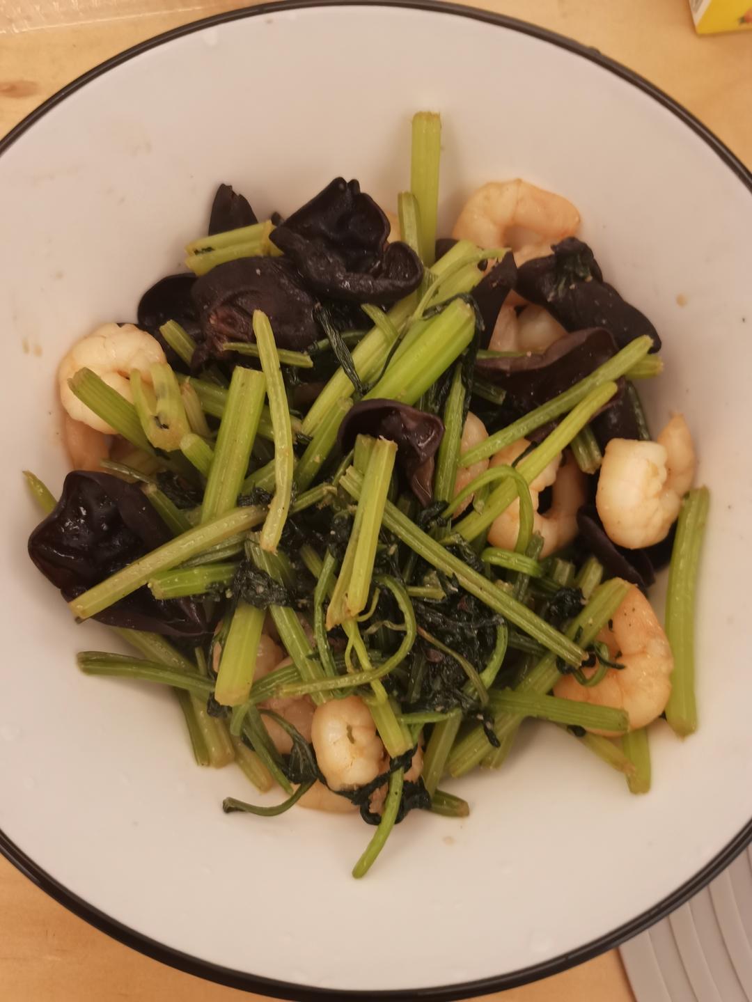超级嫩的西芹吃法（西芹虾仁），小朋友也可以吃很多