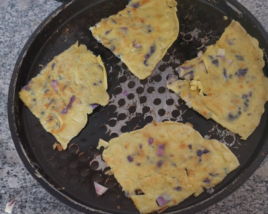紫甘蓝鸡蛋虾皮咸食饼的做法 步骤4