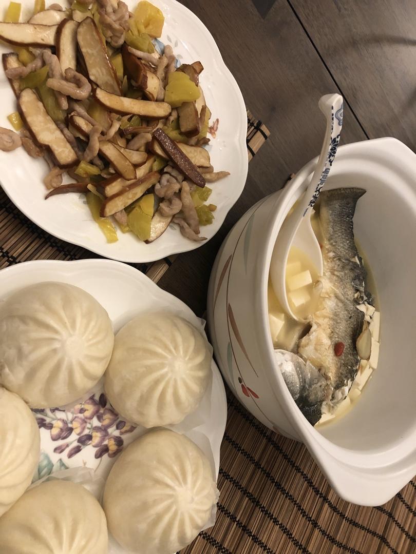 鲜美鲈鱼豆腐汤