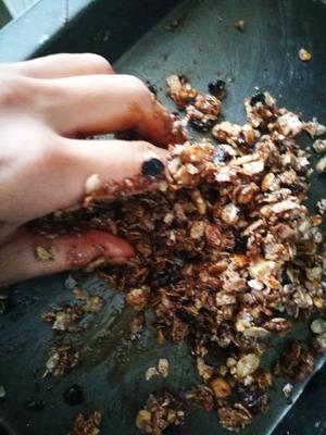 享受当下-麦芽糖燕麦巧克力能量棒的做法 步骤4