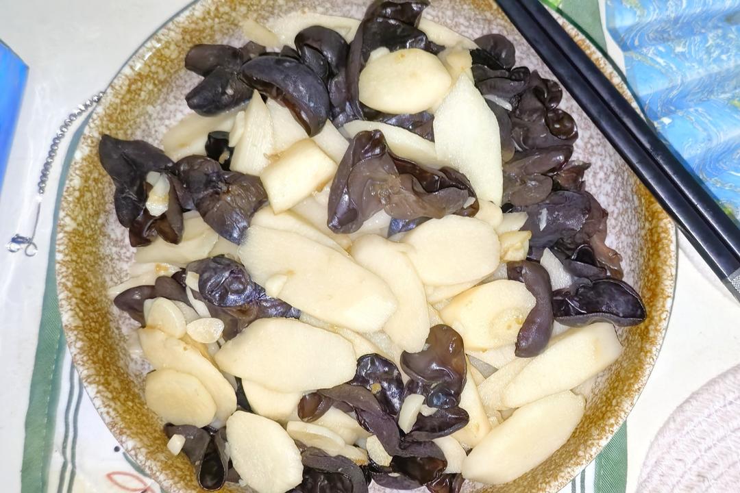 养生食谱之木耳炒山药
