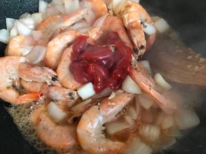 蒜蓉茄汁葱香开背虾的做法 步骤15