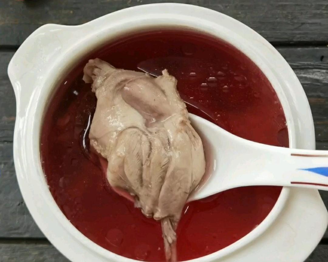 红菇炖海鸭的做法
