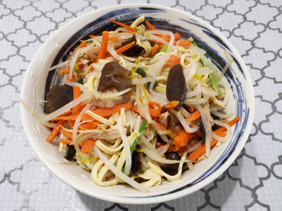 鸡丝银芽炒合菜