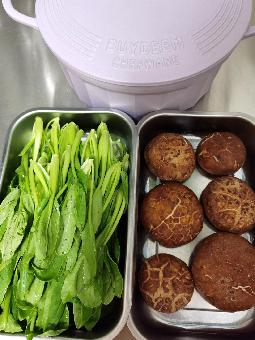 鲫鱼萝卜汤【10月北鼎珐琅锅食谱】