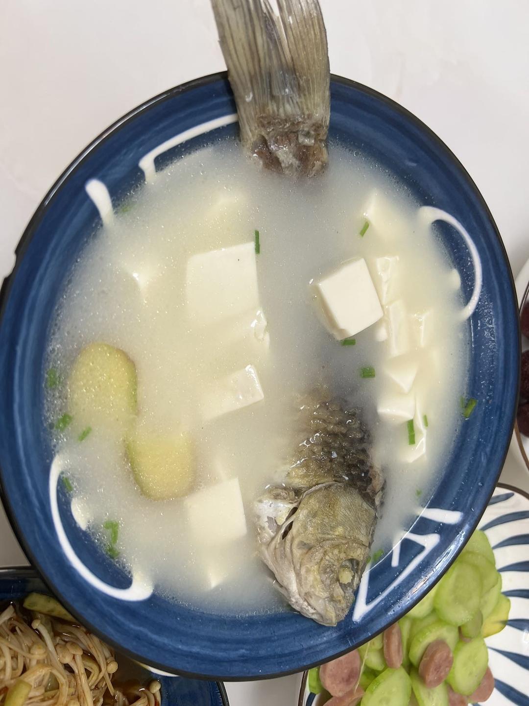 奶白鲫鱼豆腐汤|一条鱼最后的温柔