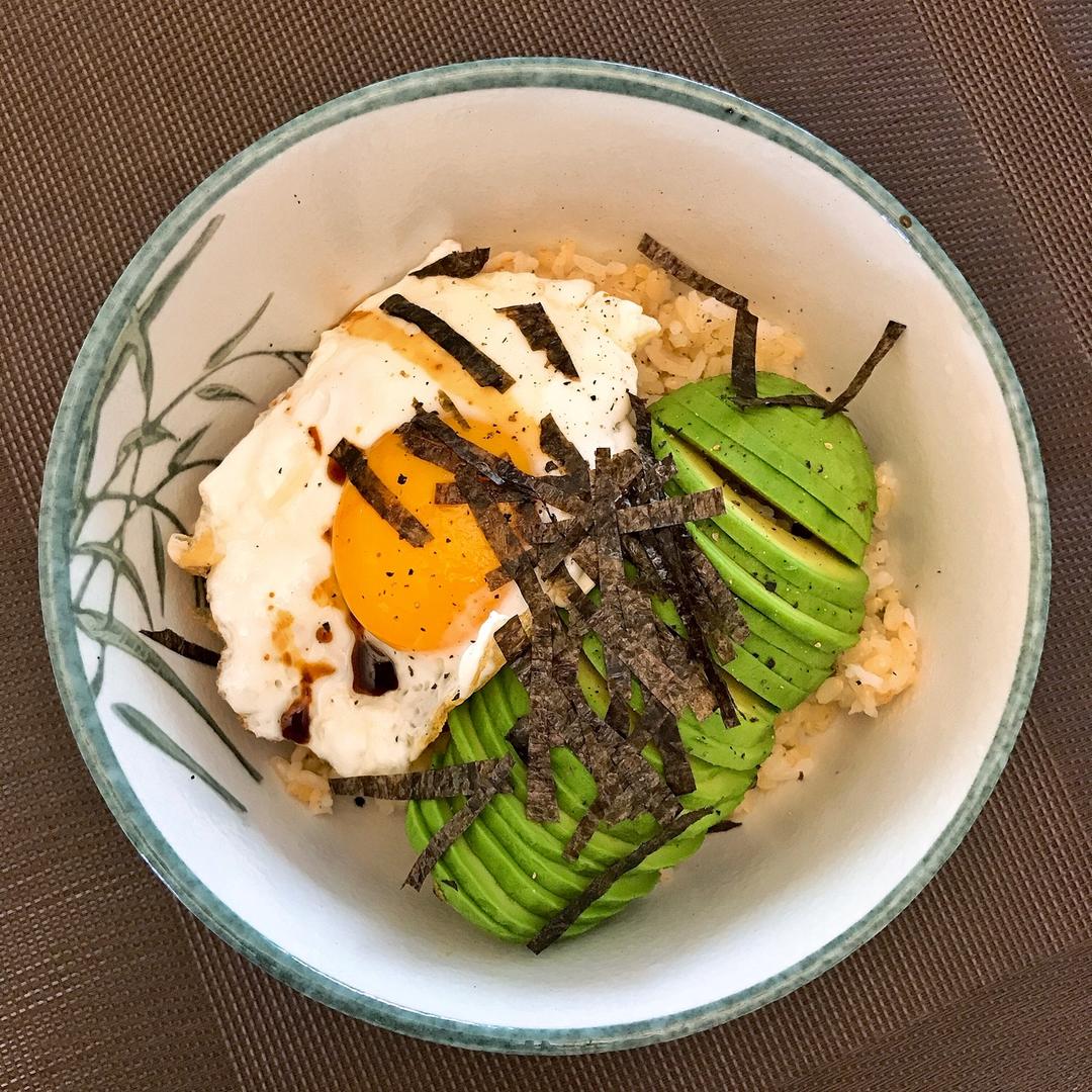 【增肌减脂】牛油果鸡蛋拌饭