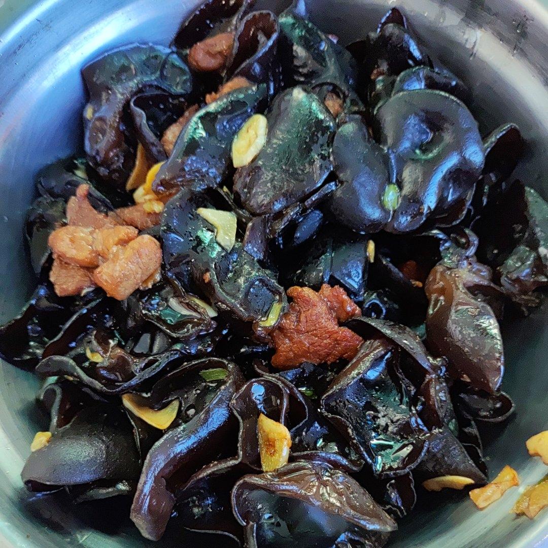 最喜爱的东北菜！木耳炒肉片