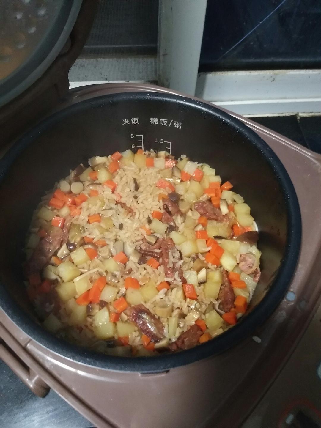 香菇辣肠焖饭 Fried Rice With Sausage &Mushroom