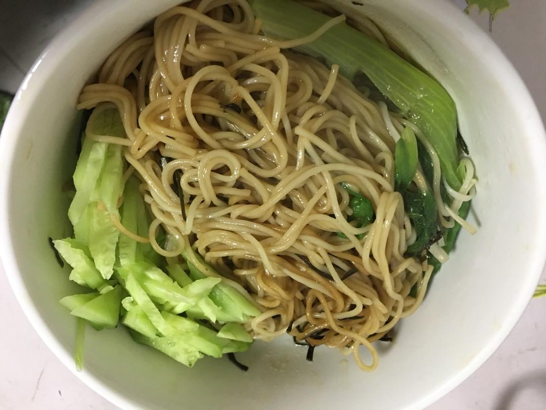 10分钟搞定的一碗葱油拌面