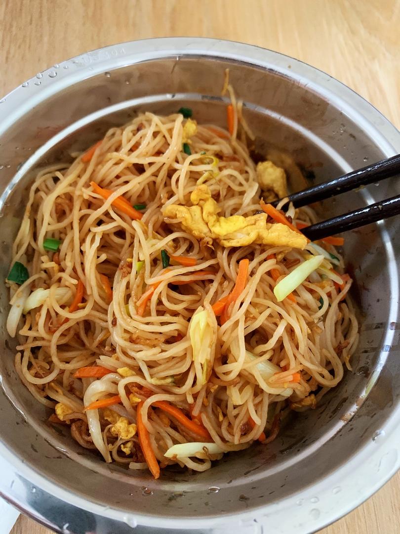 厨师长教你：“鸡蛋炒米粉”的家常做法，满满的小技巧，先收藏了
