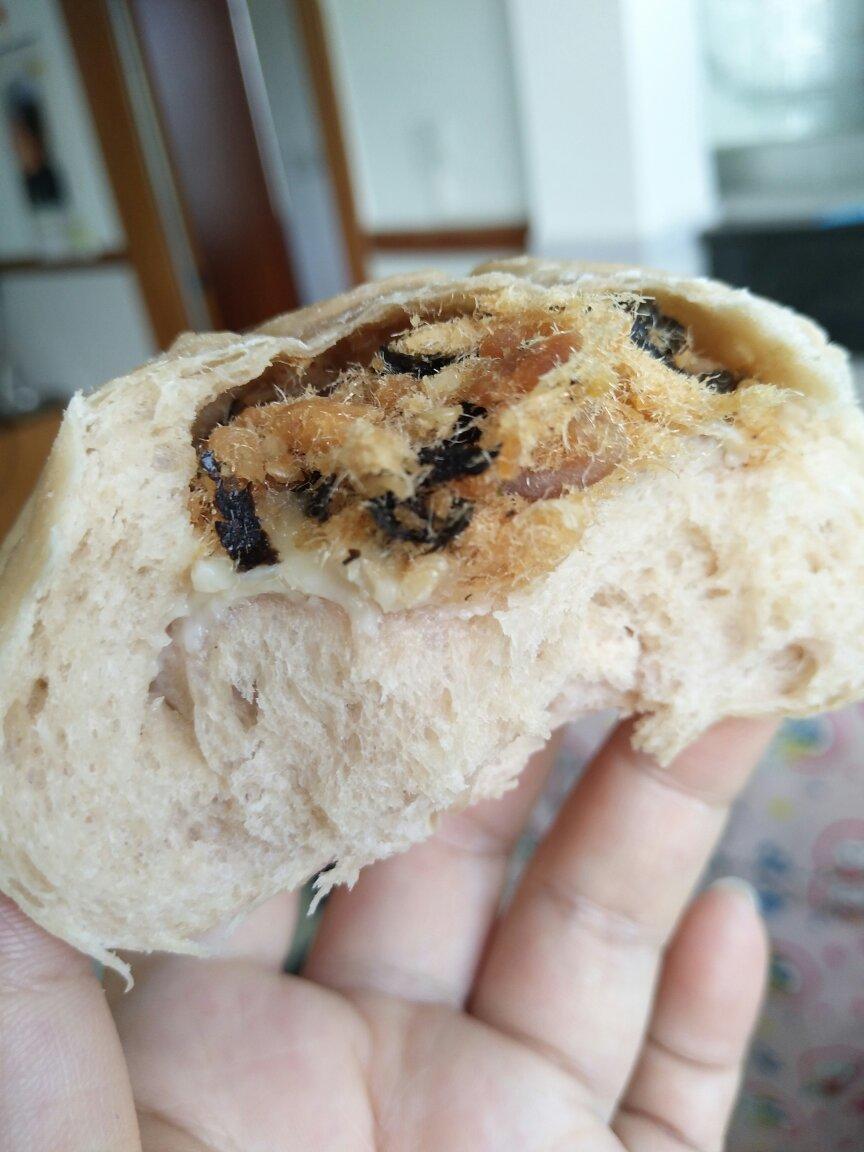 如棉花般松软的海苔肉松面包