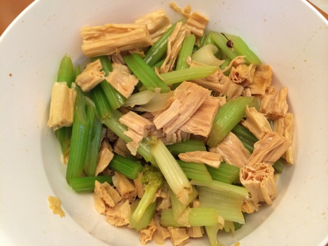凉拌芹菜腐竹