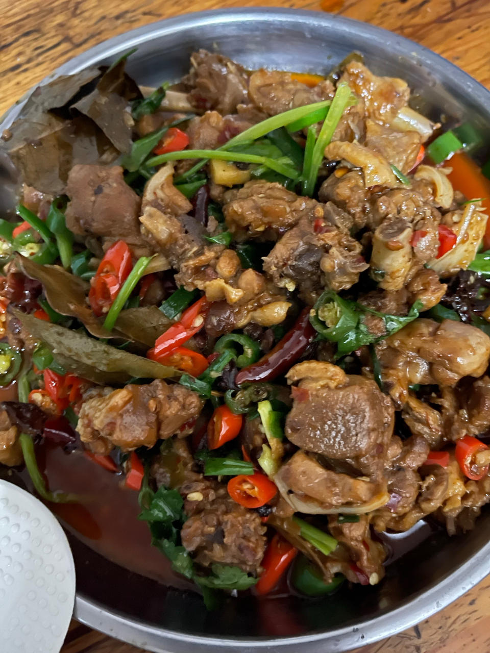 厨师长教你：用土灶烧“乡村啤酒鸭”，味道安逸得不摆了