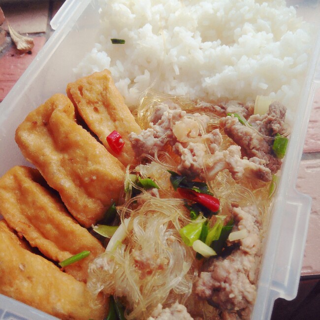 蚂蚁上树