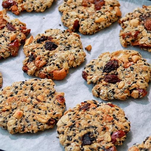 低卡烘焙——少油少糖·超简单👌美味坚果燕麦饼的做法