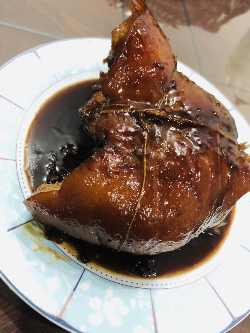 浓香红焖肘子