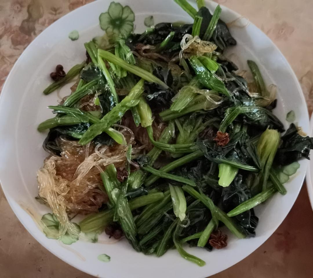 菠菜炒粉丝