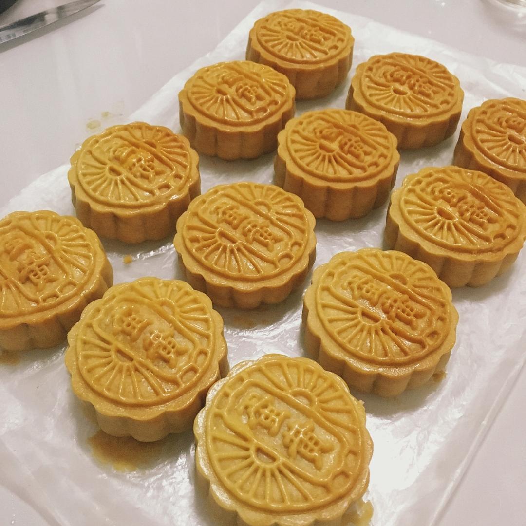 广式月饼—蛋黄莲蓉月饼