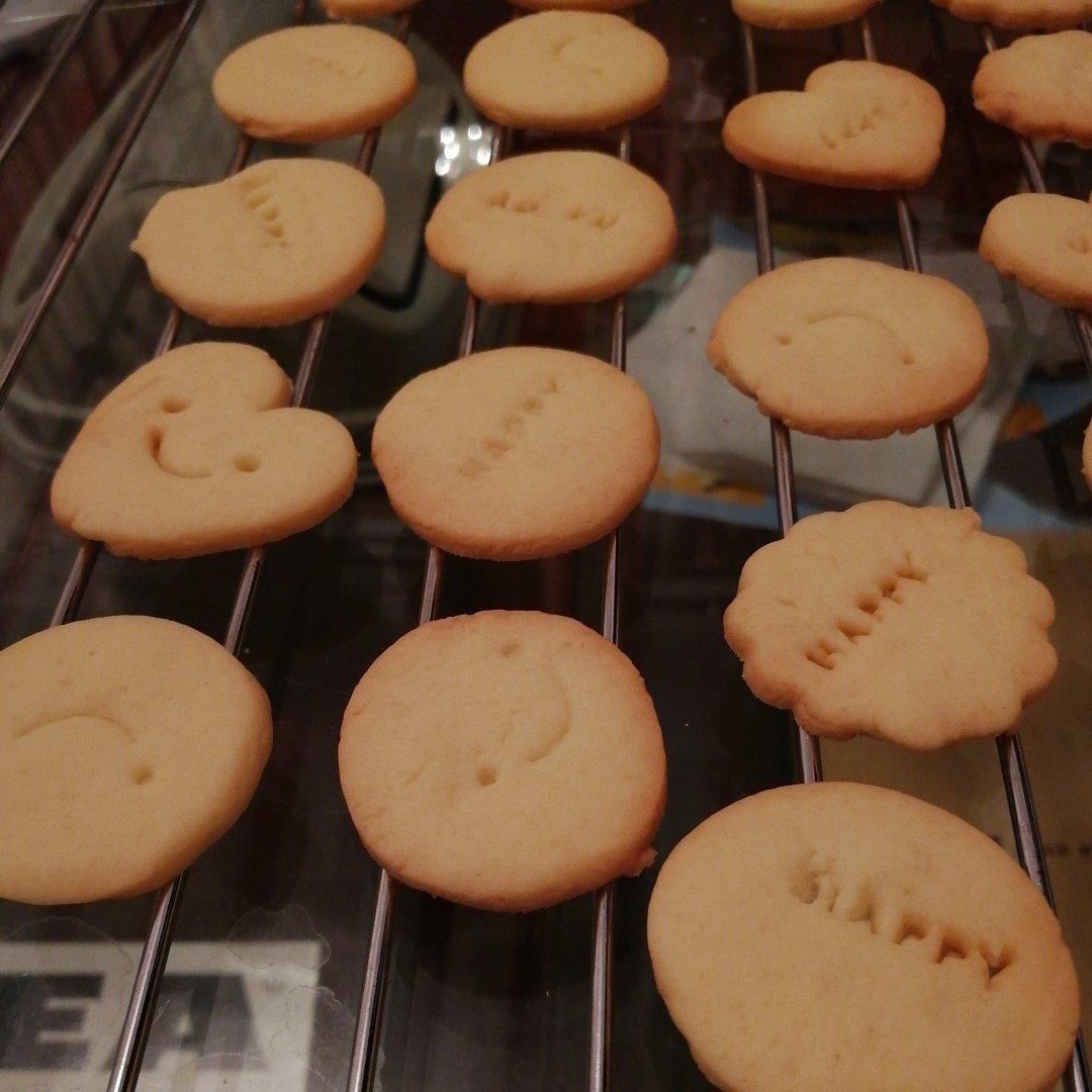 超简单！好吃又平整的糖霜饼干底的做法（附贴心小提示哦）