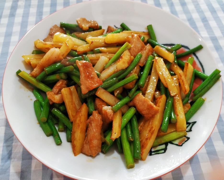 蒜苔肉丝土豆条