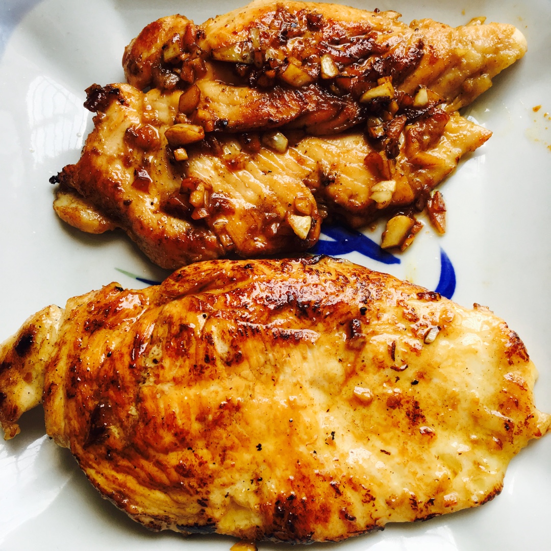 酷炫屌炸天好吃的煎鸡胸肉（香蒜蜂蜜煎鸡胸肉）