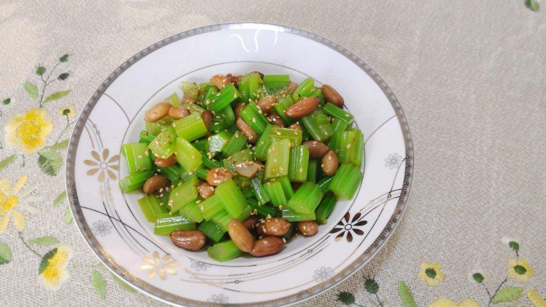 凉拌西芹花生胡萝卜