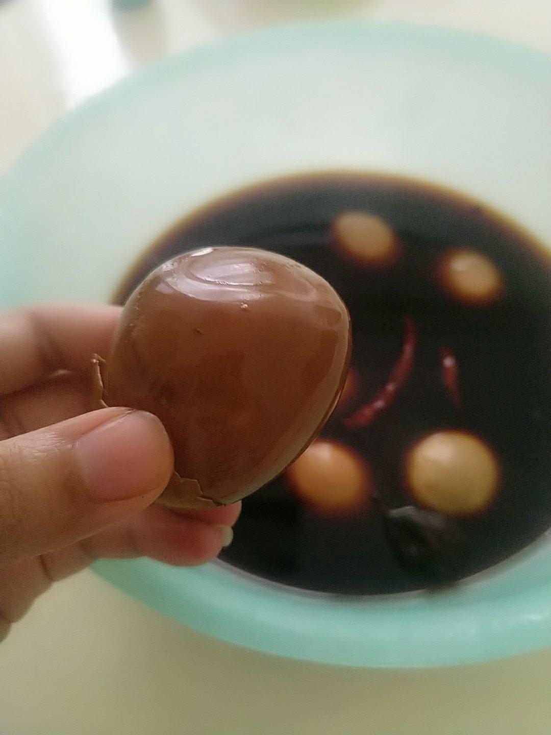 用酒酿煮的五香茶叶蛋