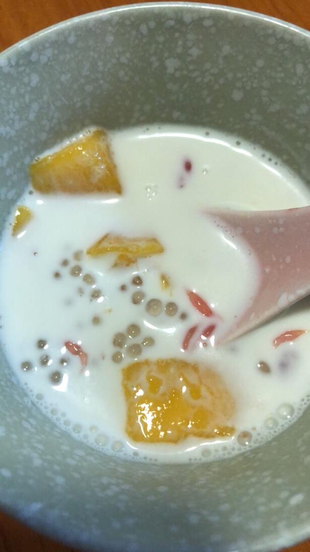 港式甜品——杨枝甘露(芒果西米露)附芒果花切法