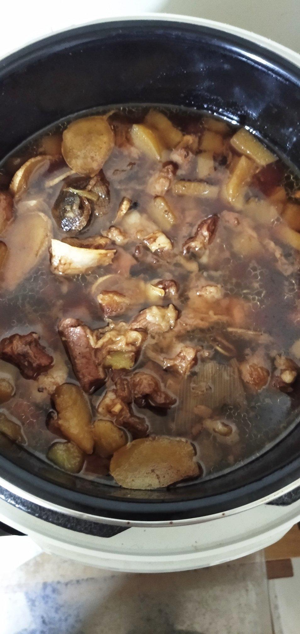 牛筋炖牛腩