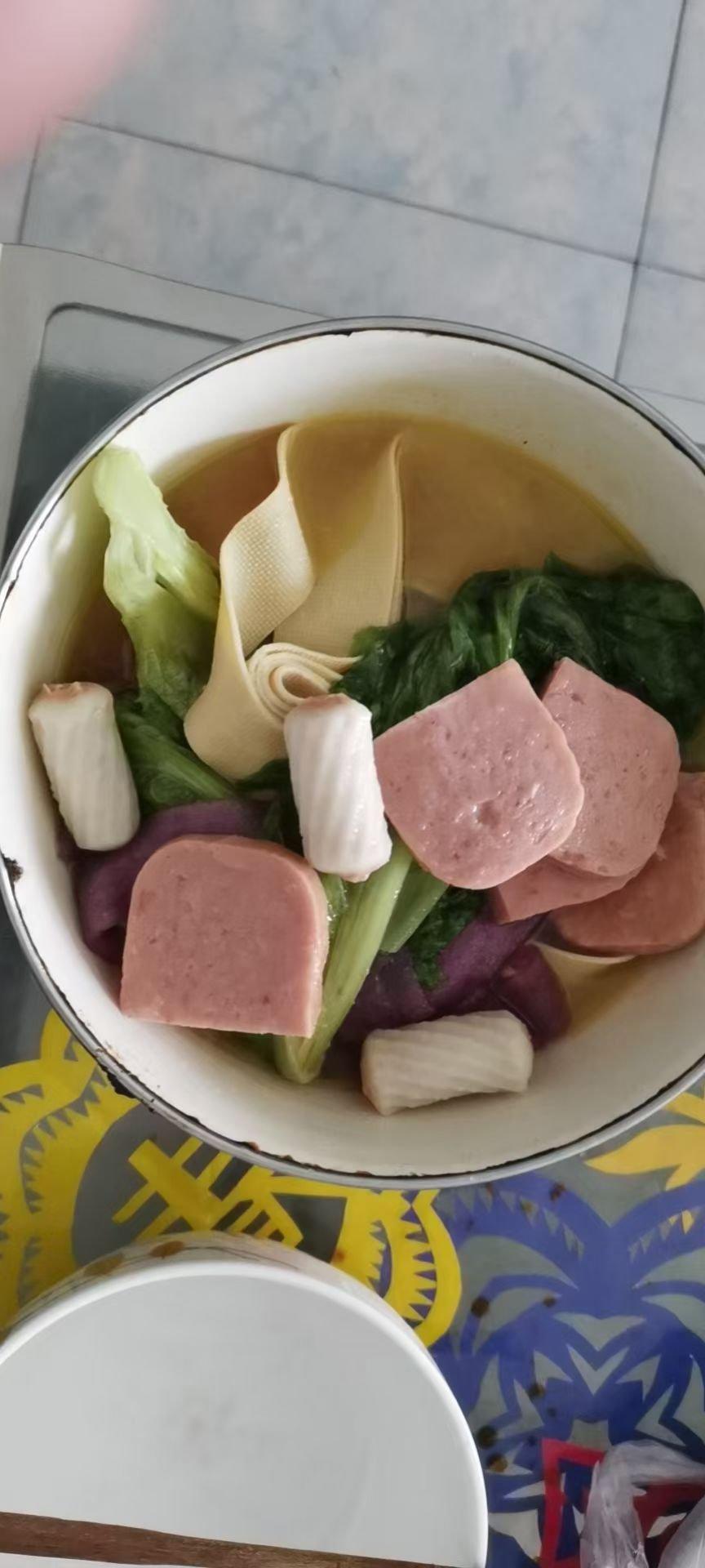 牛奶牛油底料的麻辣烫