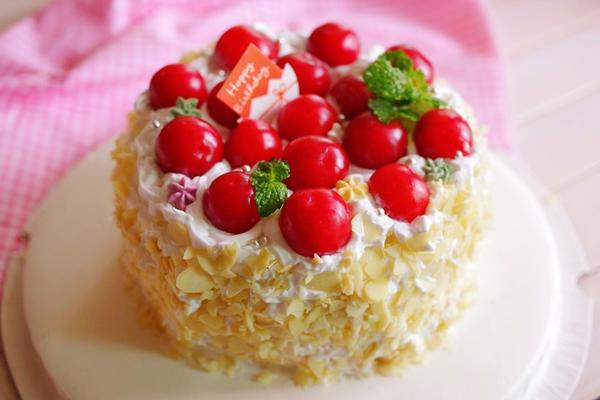 樱桃生日蛋糕