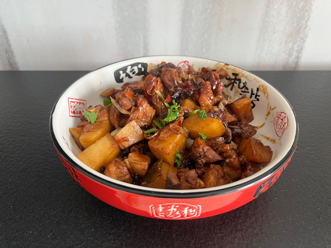 鸡腿炖土豆 上桌秒空盘 汤都喝干了！