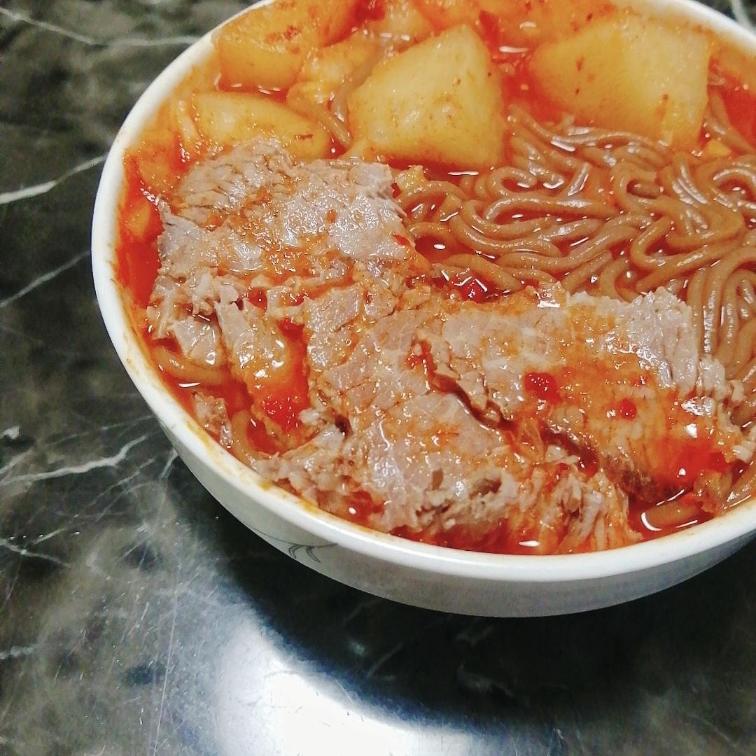 金针菇泡菜肥牛汤锅|妈妈再给我一碗