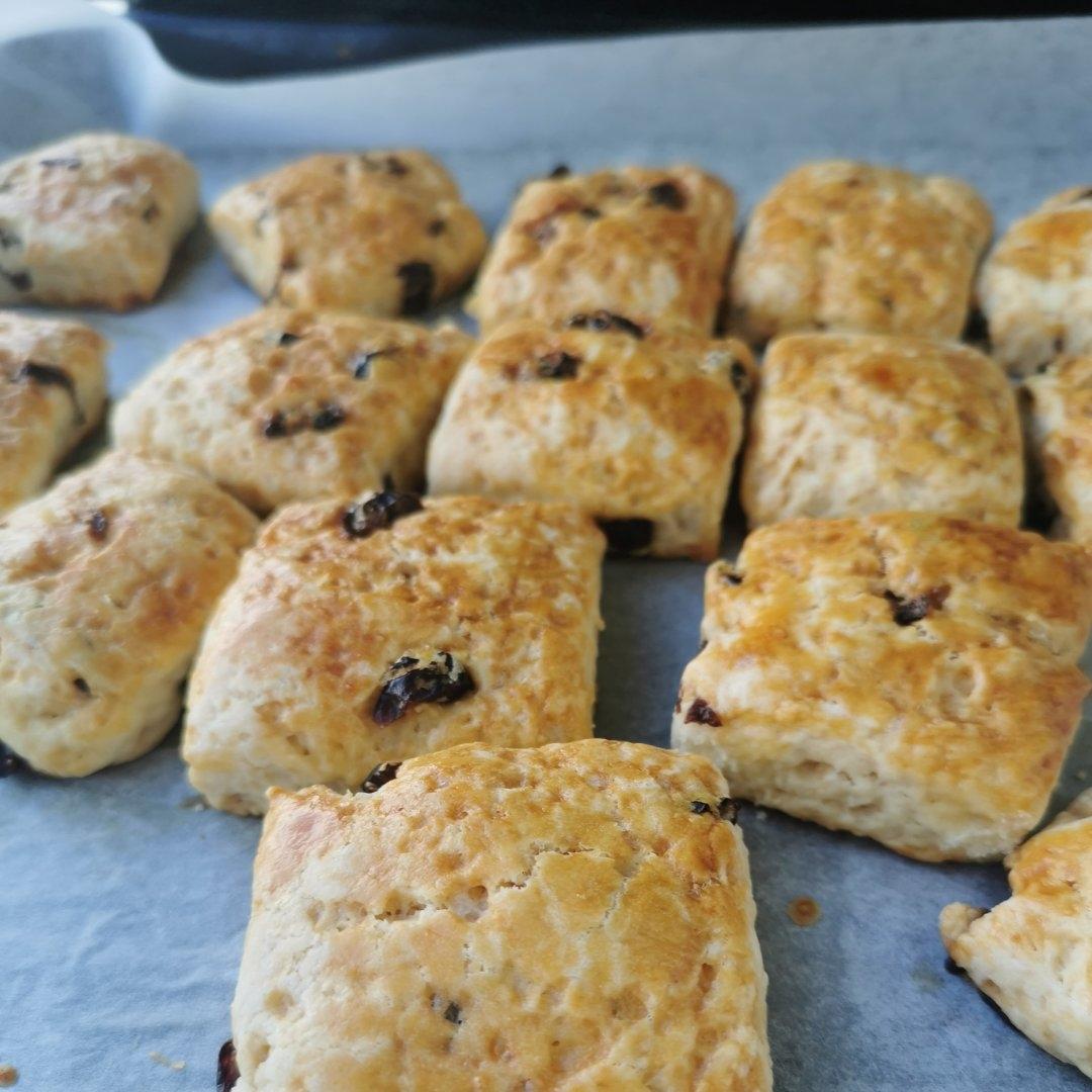 消耗淡奶油的司康