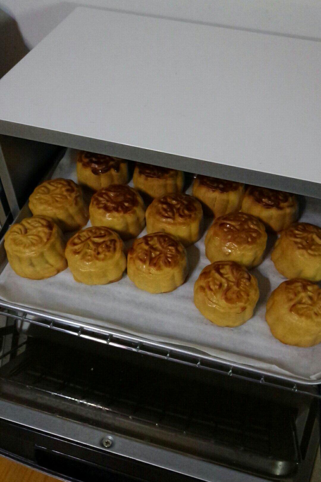 广式月饼——蛋黄莲蓉月饼