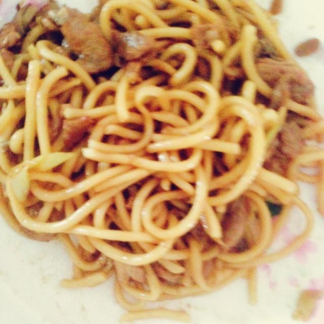 超级好吃的蘑菇炒面条的做法