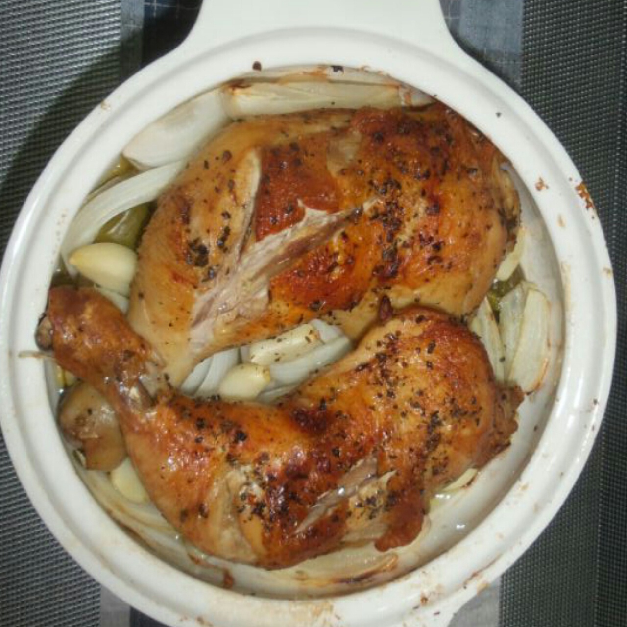 柠香欧芹烤鸡腿