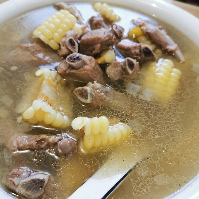 amily15做的厨师长教你:"玉米排骨汤"的家常做法,营养又美味,先收藏了