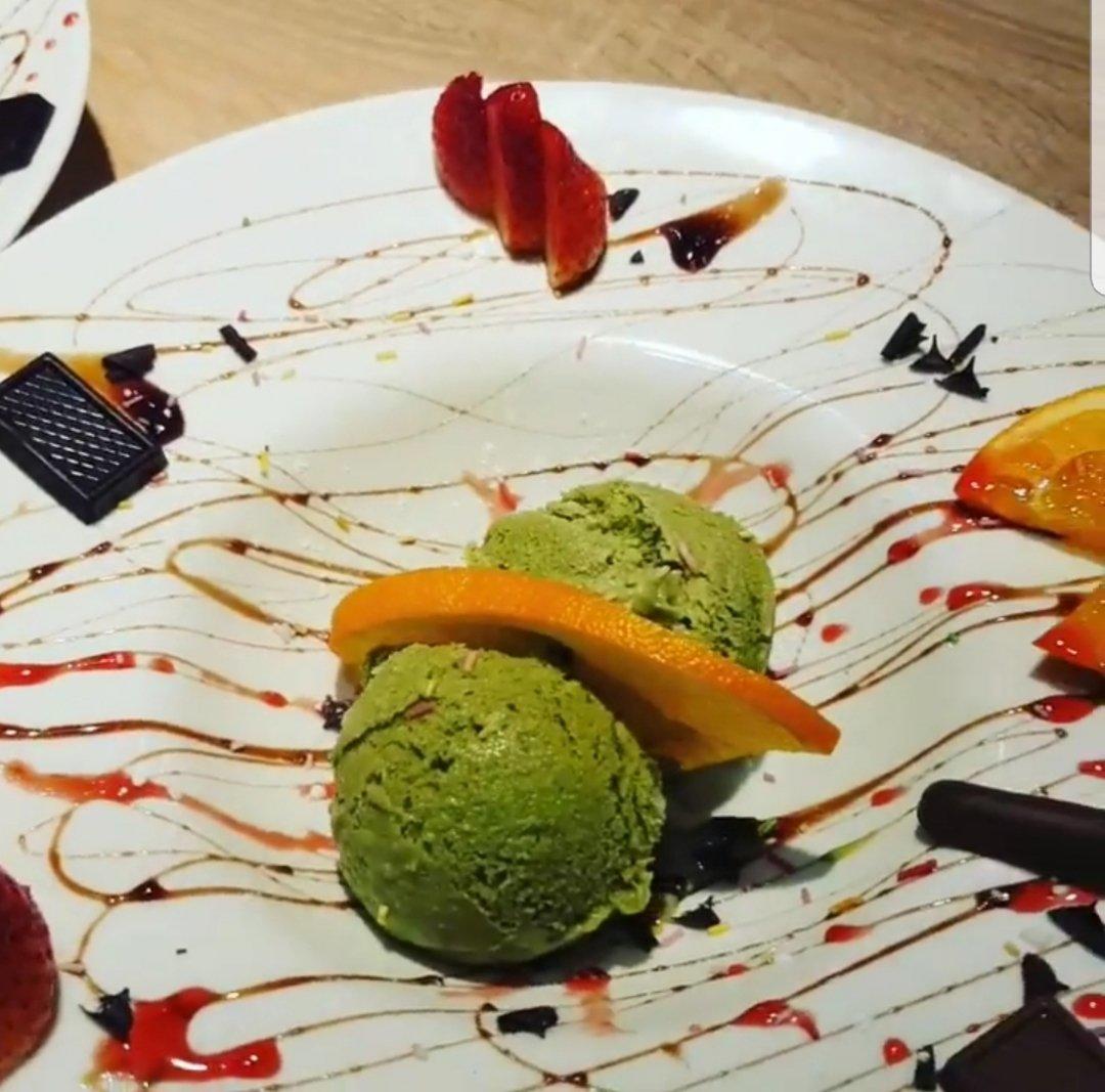 抹茶白巧冰淇淋