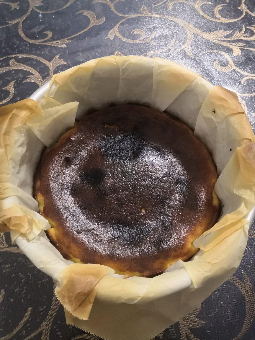 巴斯克式烤芝士蛋糕[超简单][搬运]