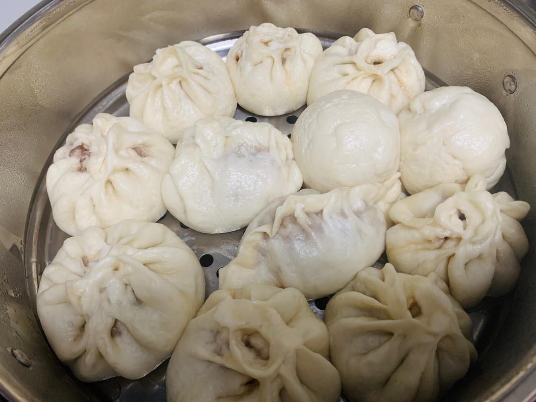鲜美多汁的洋葱牛肉包子