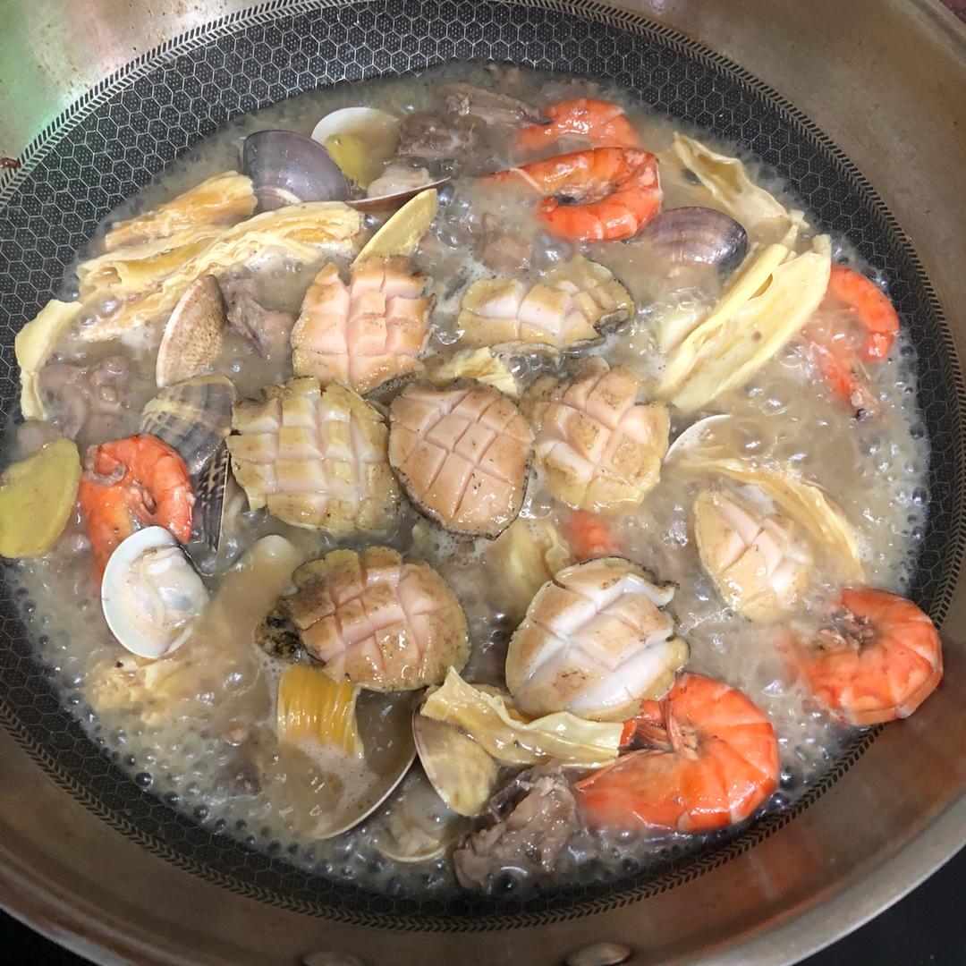 鲍鱼鸡煲蟹