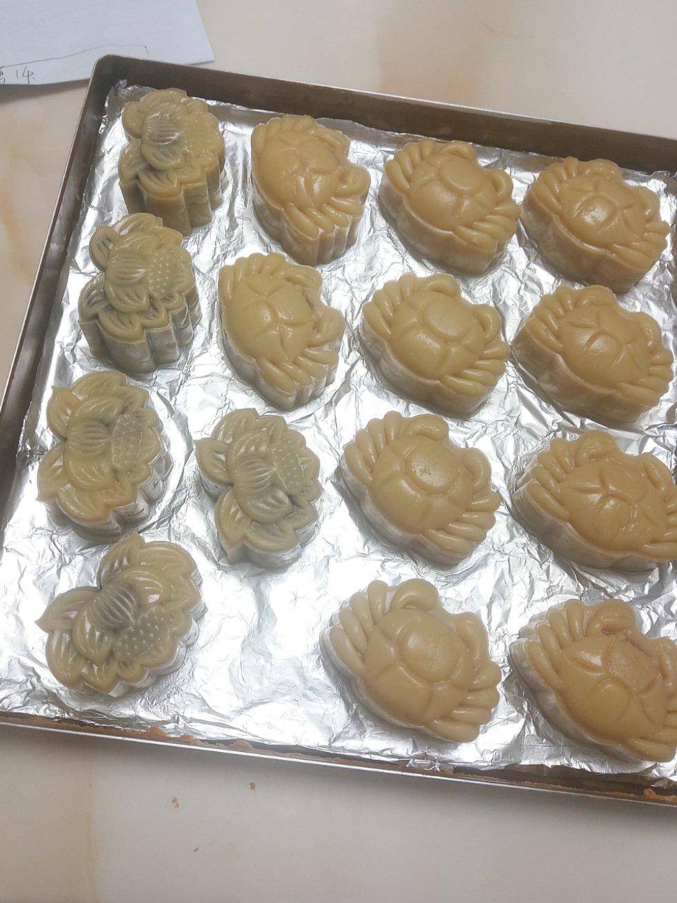 广式月饼－－蛋黄豆沙月饼