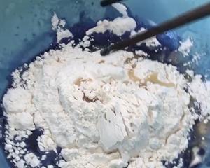 布雷结造型蝶豆花红糖馒头｜一次发酵口感好的做法 步骤3