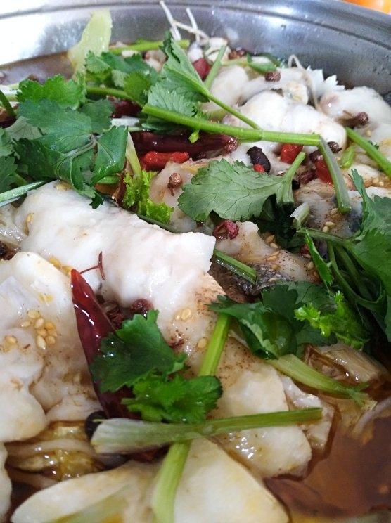 酸菜鲈鱼、水煮鱼（附如何片鱼肉及让鱼肉不腥的小妙招）