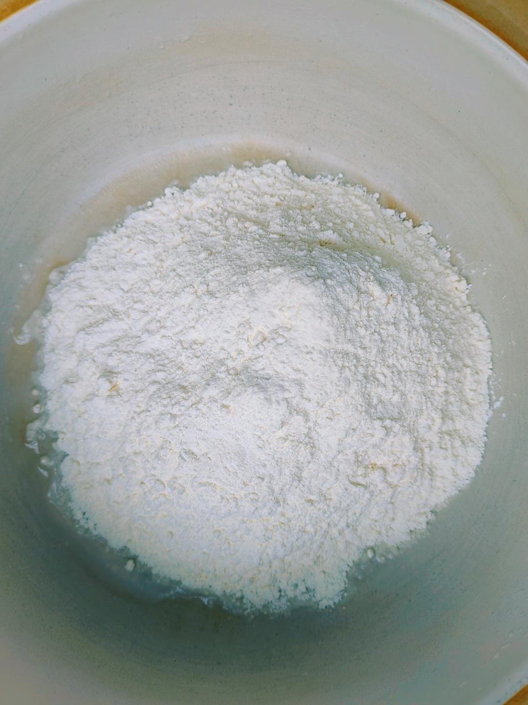 面片汤，面片爽滑筋道又柔软，汤汁鲜美